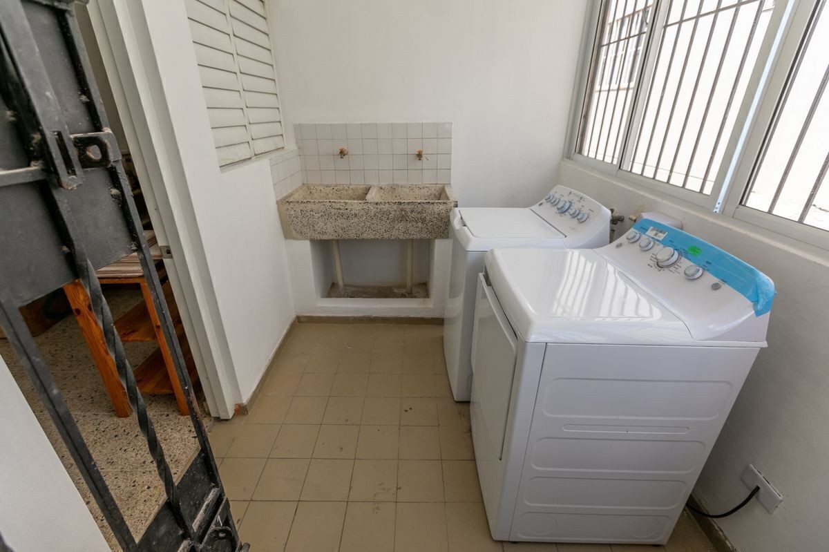 apartamentos - Aquilo Apartamento Clásico En Urbanización Fernández
3er. Piso
U$S750
2 Hab
 1