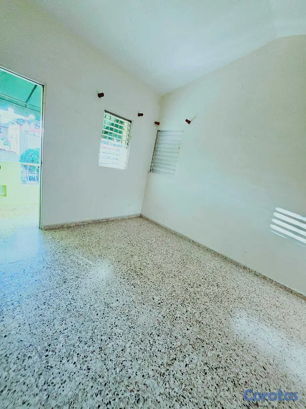 casas - Vendo casa de 2 niveles -Ave. Independencia  8