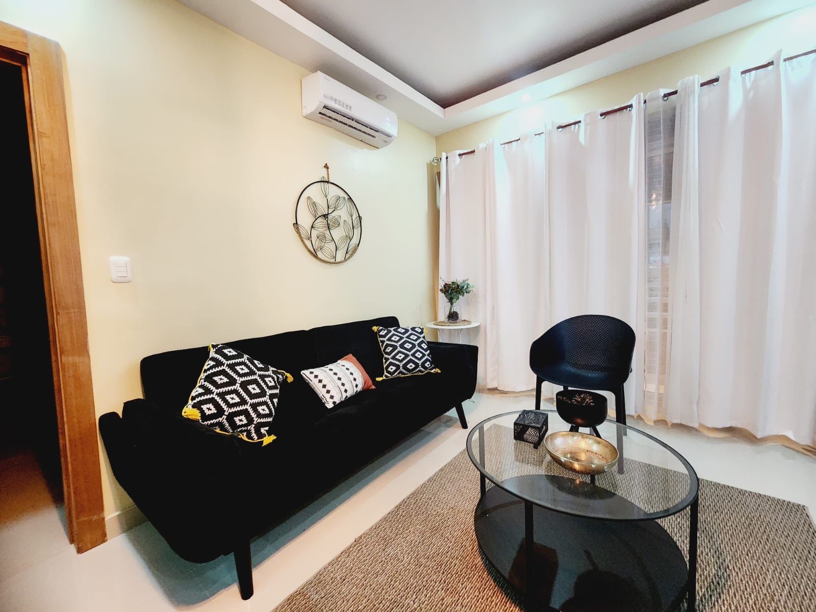 apartamentos - Zona Universitaria  Alquiló de apartamento totalme 5
