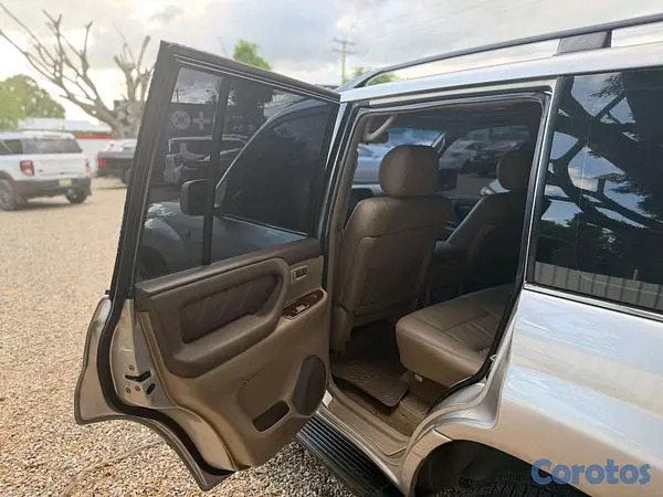 jeepetas y camionetas - Toyota land cruicer 2001 9