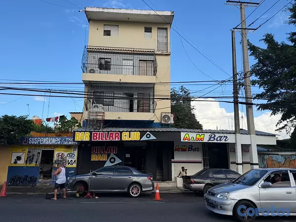 apartamentos - vendo edificio de 4 niveles 3 y 2 habitaciones local comercial abajo 
 4