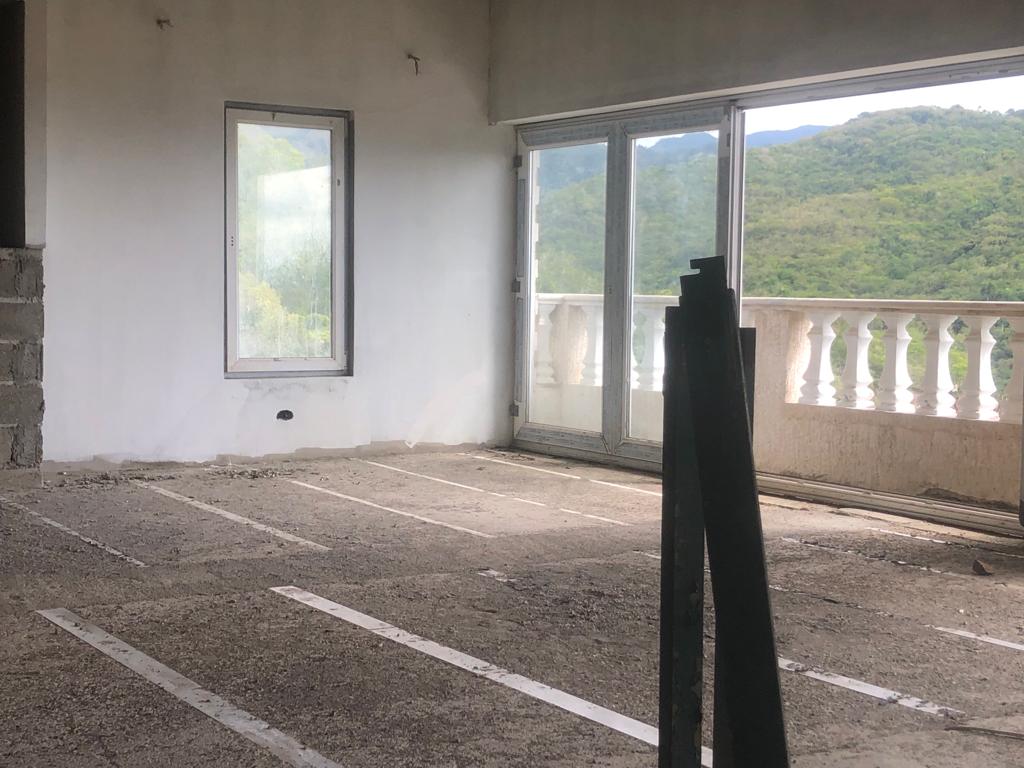 casas - Casa de 3 Niveles en LA URB. ALTOS DE GURABO, con la mejor Vista del Santiago y  2