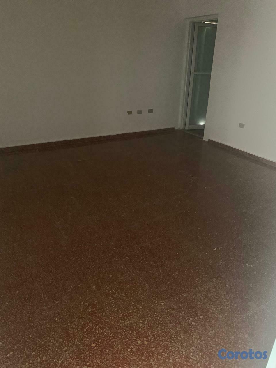 oficinas y locales comerciales - Alquiler Local Ubicado en la Rómulo Betancourt, Be 4