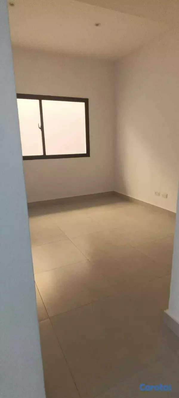 oficinas y locales comerciales - Local en primer nivel en La Julia 103m2 con Terraz 5