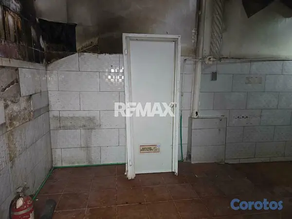 oficinas y locales comerciales - Local Comercial en ZONA COLONIAL 8