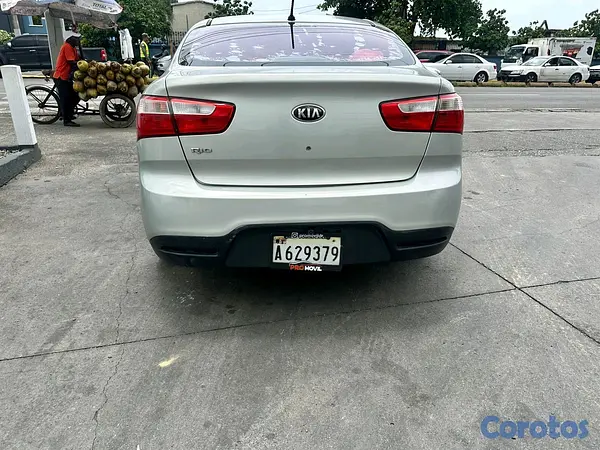 carros - kia rio 2015 4