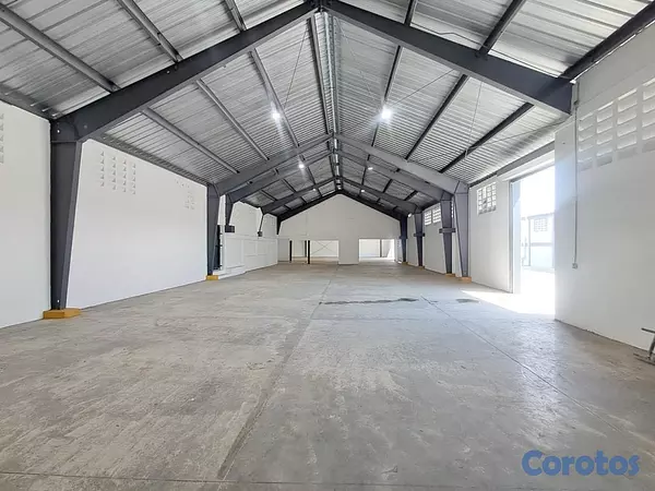 oficinas y locales comerciales - hermosa nave en renta  4