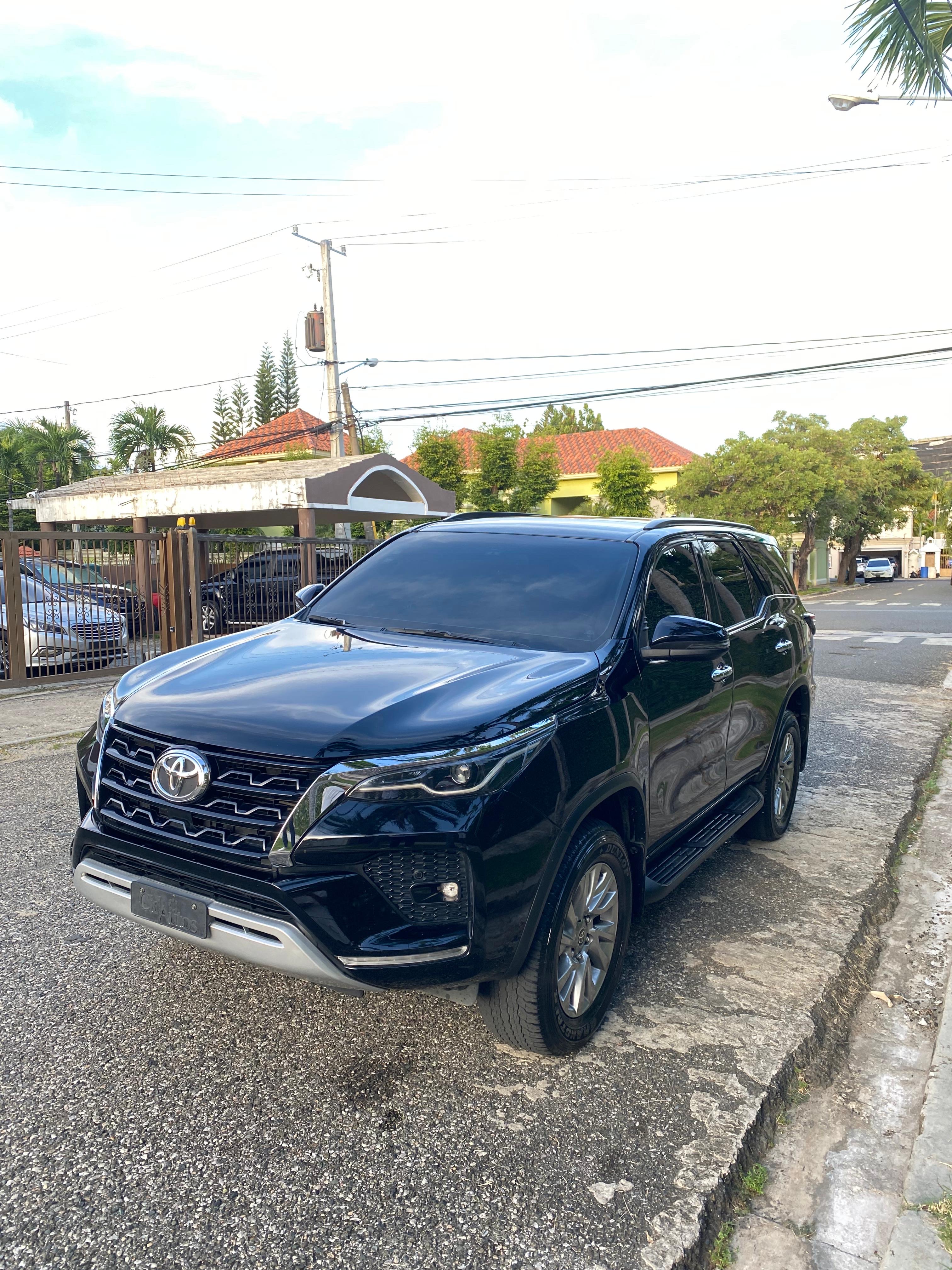 jeepetas y camionetas - Toyota Fortuner SRV 4WD 2022 - Delta  3