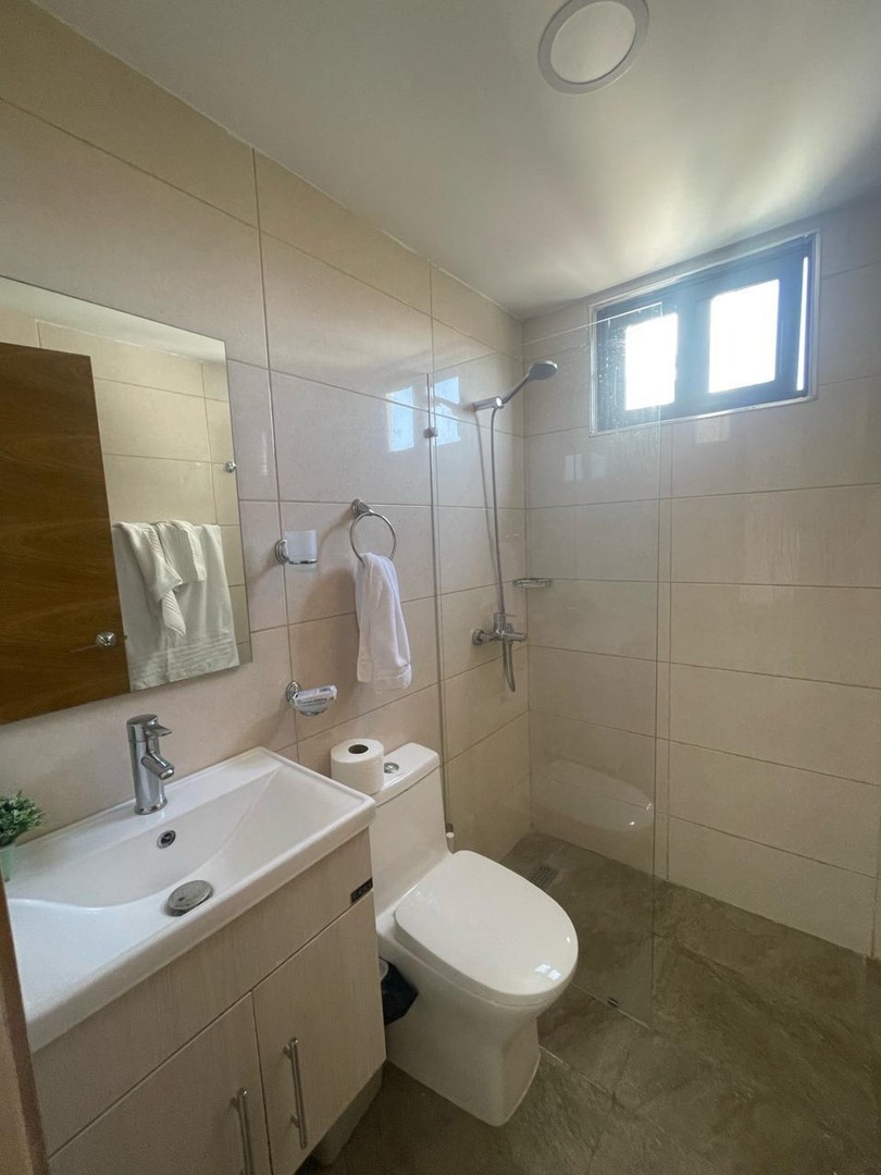 apartamentos - Alquilo hermoso apartamento en Naco ( no barrio )
Totalmente amueblado

2 hab 6