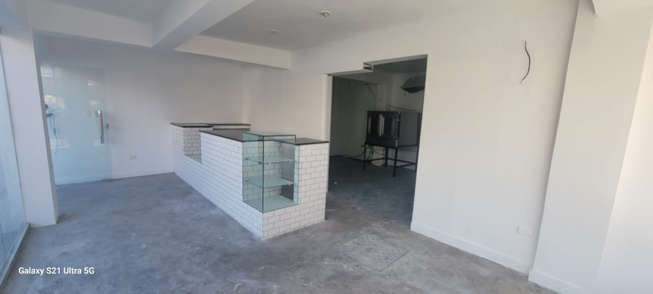 oficinas y locales comerciales - Alquilo Local Comercial 1er Piso en Ensanche Quisq 0