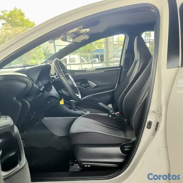 carros - toyota Yaris 2020 impecable 10