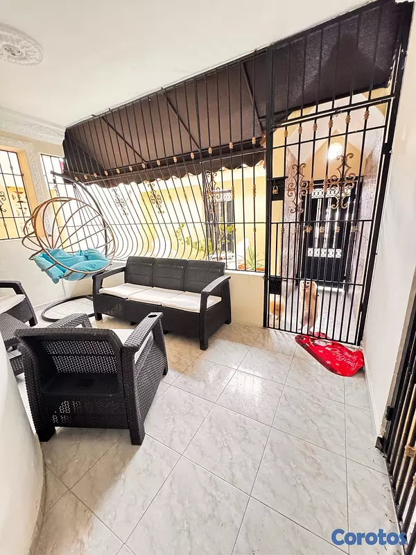 casas - venta de casa con 5 habitaciones en la autopista de san isidro Santo Domingo 2