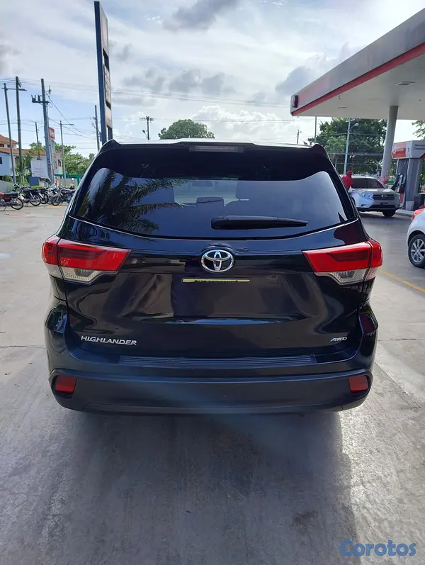 jeepetas y camionetas - Toyota Highlander  8