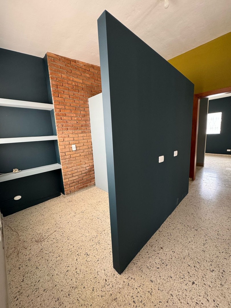 oficinas y locales comerciales - Oficina Segundo Piso En Piantini Prox Plaza Centra 2
