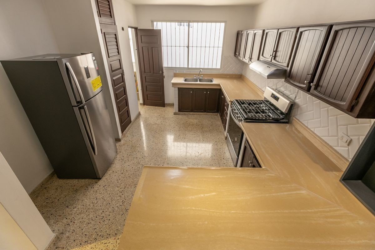 apartamentos - Aquilo Apartamento Clásico En Urbanización Fernández
3er. Piso
U$S750
2 Hab
 2