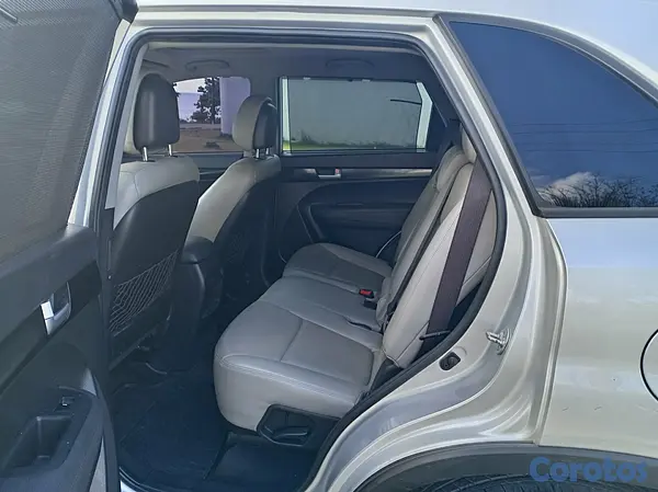 jeepetas y camionetas - KIA SORENTO LX LIGERAMENTE NEGOCIABLEContacto.Yvette Reyes  9