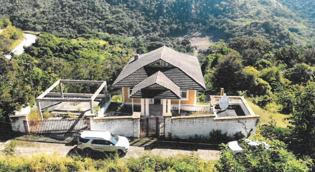 casas - Casa de 3 Niveles en LA URB. ALTOS DE GURABO, con la mejor Vista del Santiago y  3