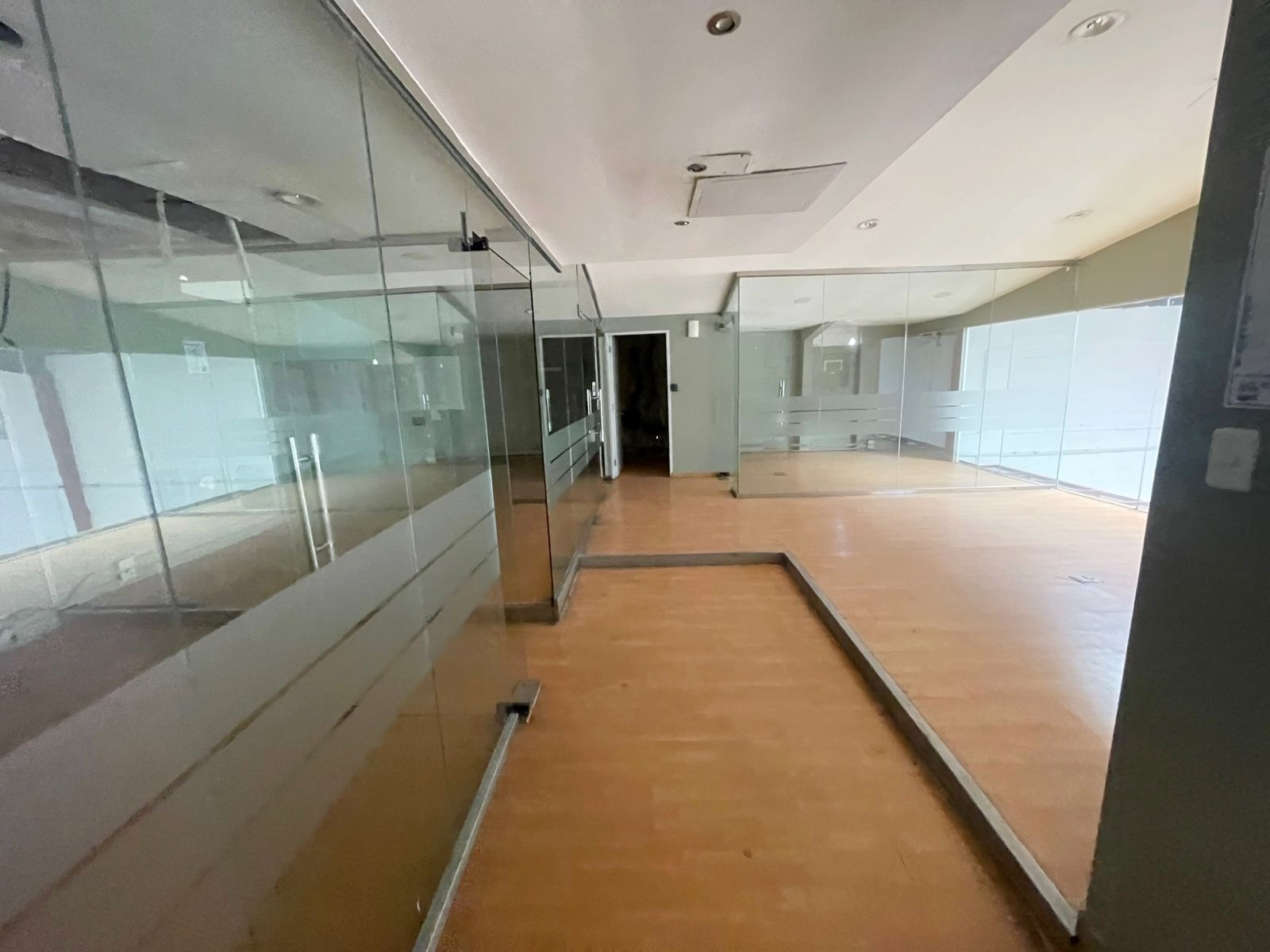 oficinas y locales comerciales - Alquiler nave céntrica en los Rios 9