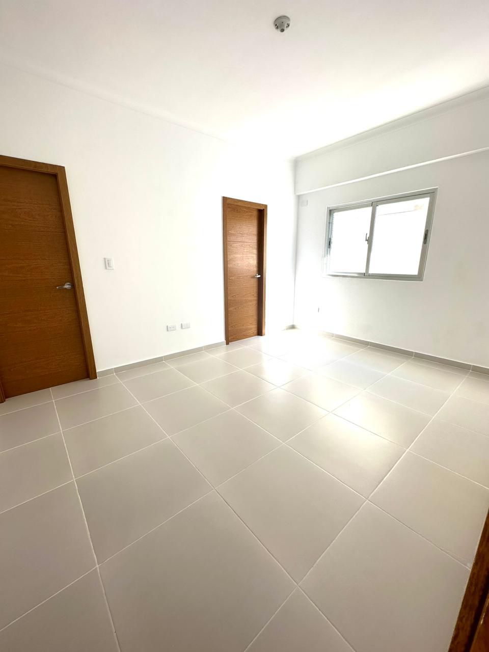 apartamentos - Alquiló naco precio US$1,250  minutos de súper mer 3