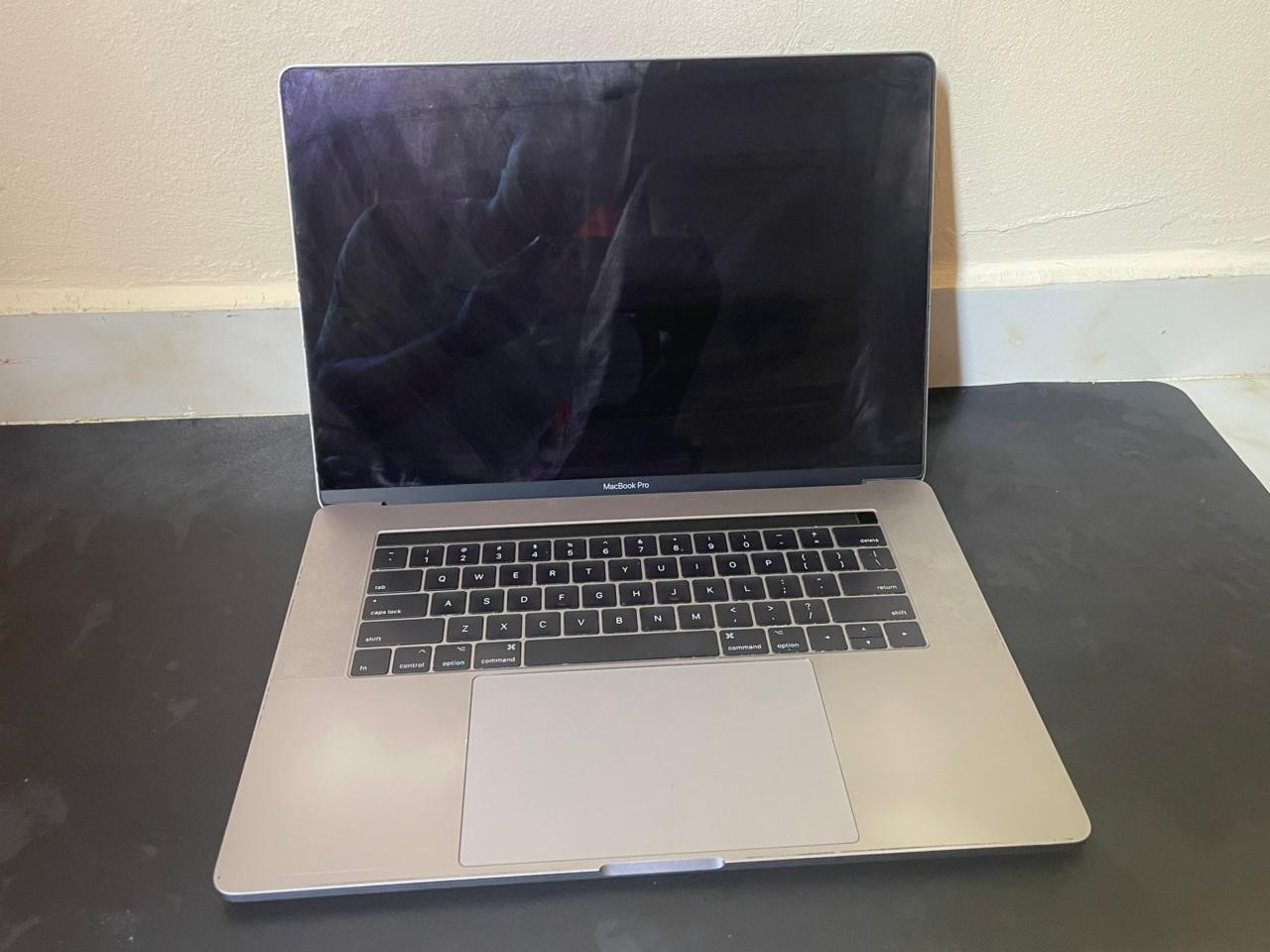 computadoras y laptops - 💻 MacBook Pro A1707 – 15" (2016) – Para repuestos o reparación 0