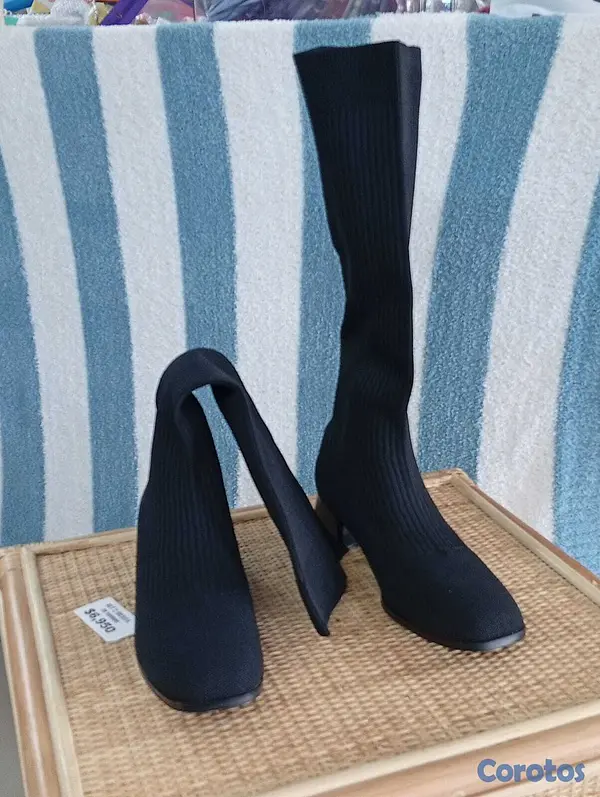 salud y belleza -  Botas negras de punto marca VIVAIA  2