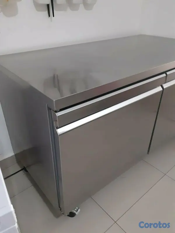 equipos profesionales - Mesa fria de trabajo de 5 pies como nueva  1