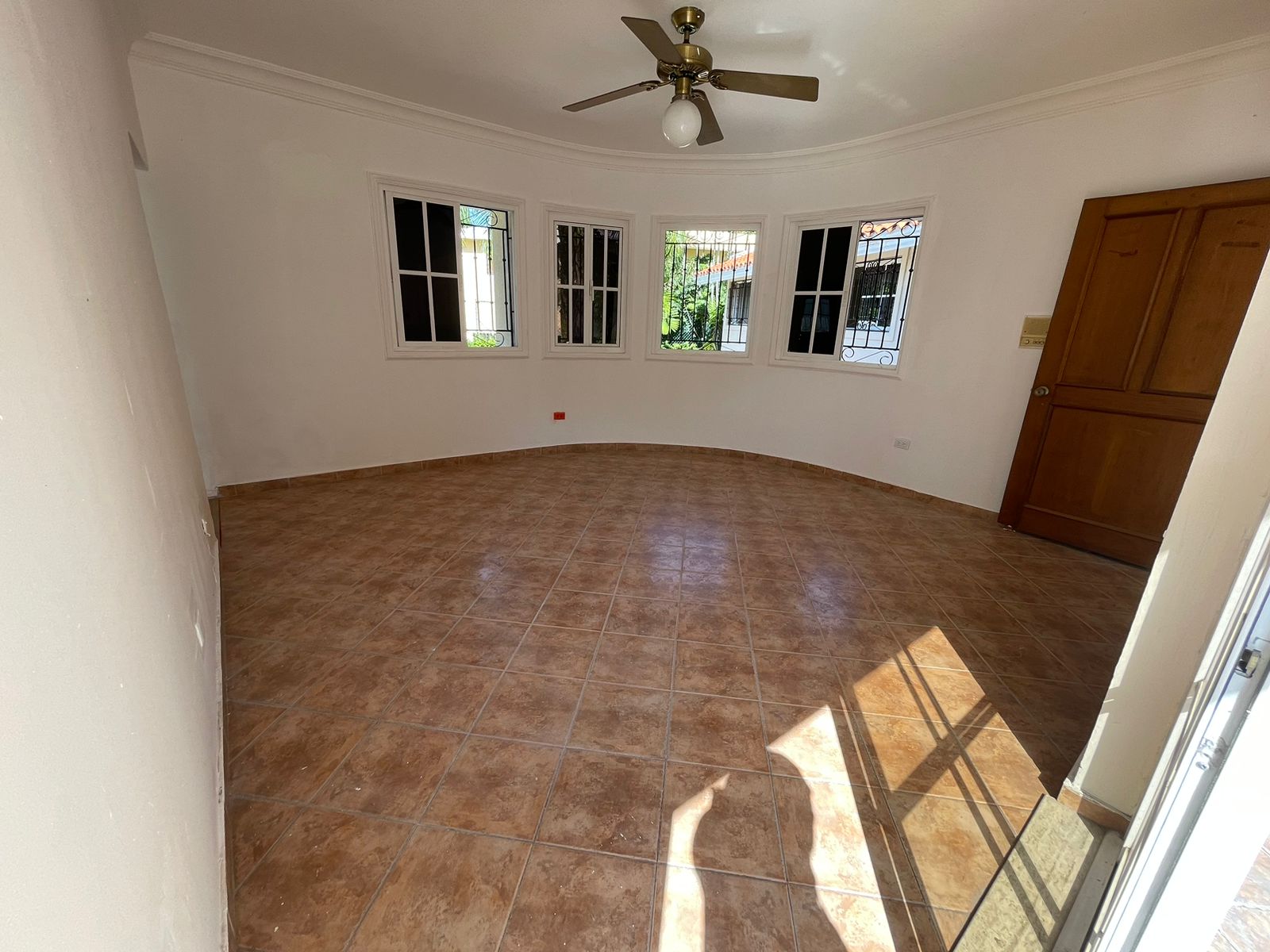 casas - AQLUILO Mansión De 3 Niveles En Zona Exclusiva De  3