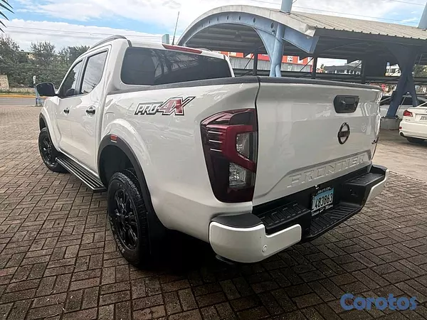 jeepetas y camionetas - Nissan frontier pro x 2024 8