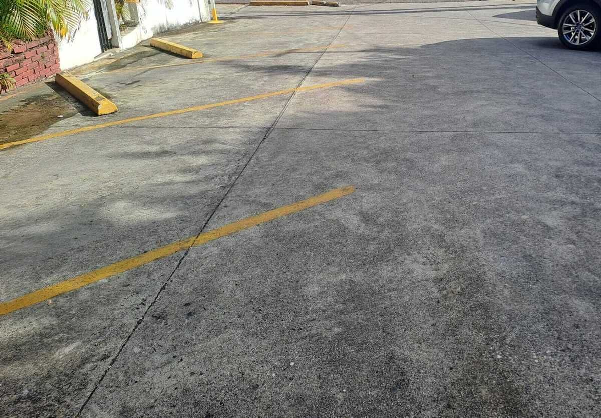 oficinas y locales comerciales - Local en Bella Vista Avenida Sarasota primer Piso  1