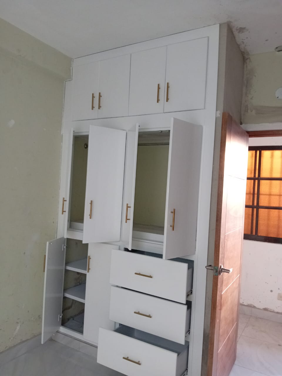 muebles y colchones - Closet para ropa blanca  0