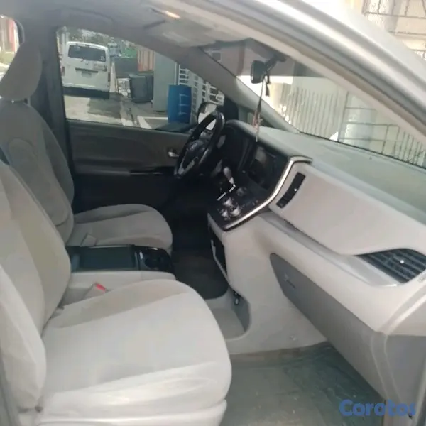 otros vehiculos - Toyota sienna 2017 4x4  7