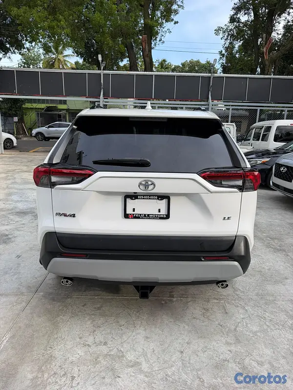 jeepetas y camionetas - Toyota RAV4 LE PLUS 2023 4