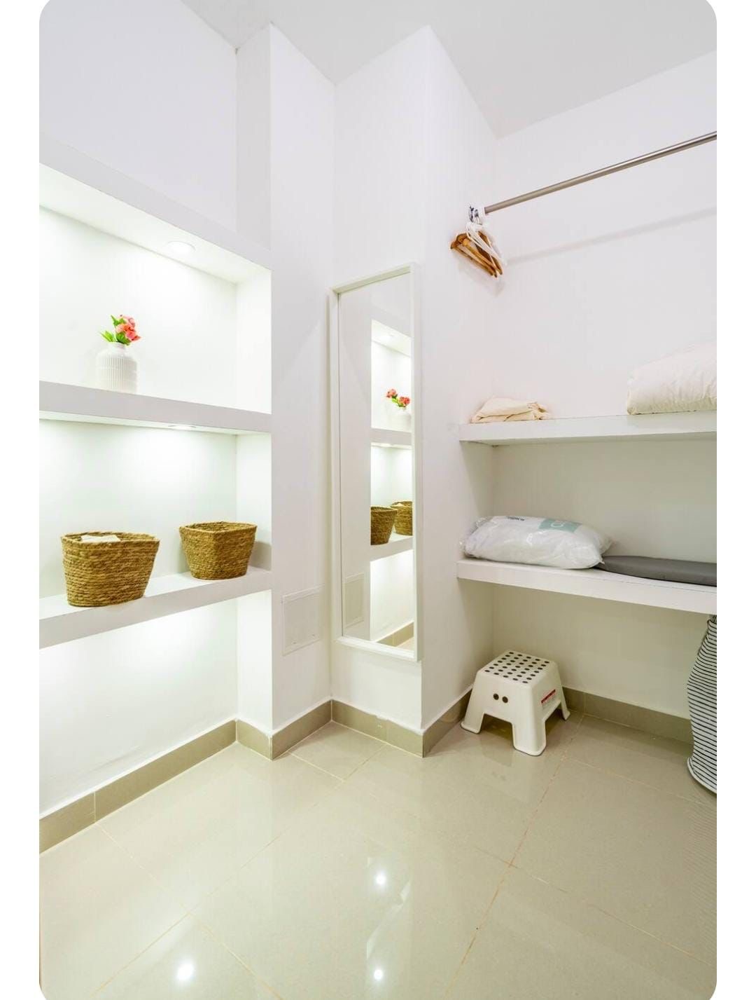 apartamentos - Zona Universitaria  Alquiló de apartamento totalme 8