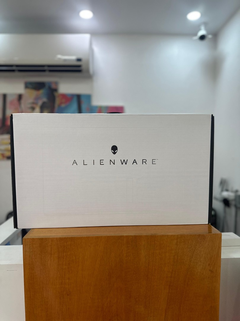 computadoras y laptops - ALIENWARE M16 R2 / 1TB SSD / 16GB / RTX4060 / 16-INCH / INTEL CORE ULTRA 7 0