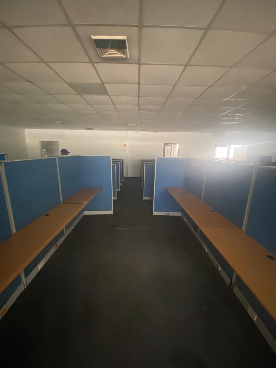 oficinas y locales comerciales - Alquilo Local Comercial de 300 Metros en 2do Piso  3