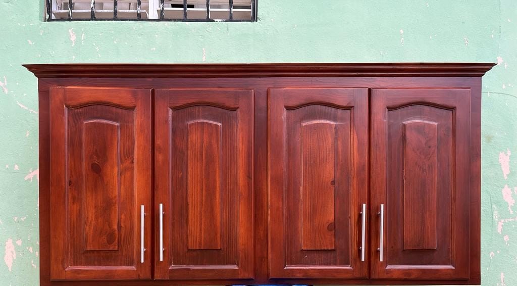 cocina - Gabinete de cocina en madera de cuatro puertas  1