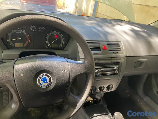 carros - Skoda Fabia 2008 10