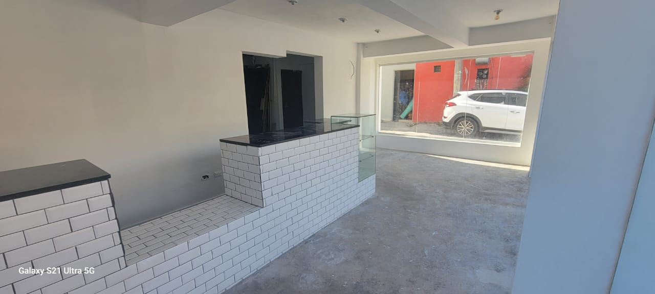 oficinas y locales comerciales - Alquilo Local Comercial 1er Piso en Ensanche Quisq 2