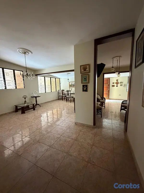 oficinas y locales comerciales - Casa en Jardines Metropolitanos ideal para negocio 11