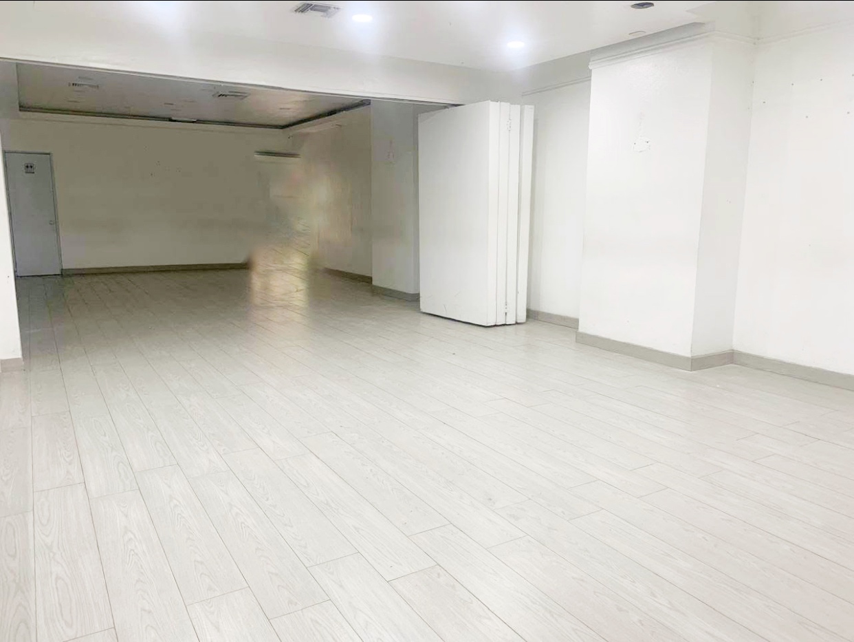 oficinas y locales comerciales - Local céntrico en Piantini  1