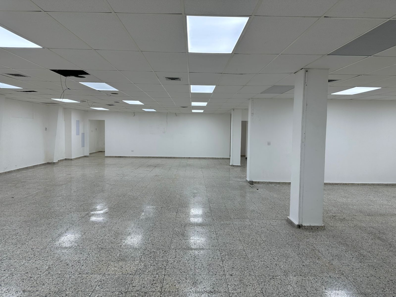 oficinas y locales comerciales - Local o edificio completo en renta av 27 de febrer 0