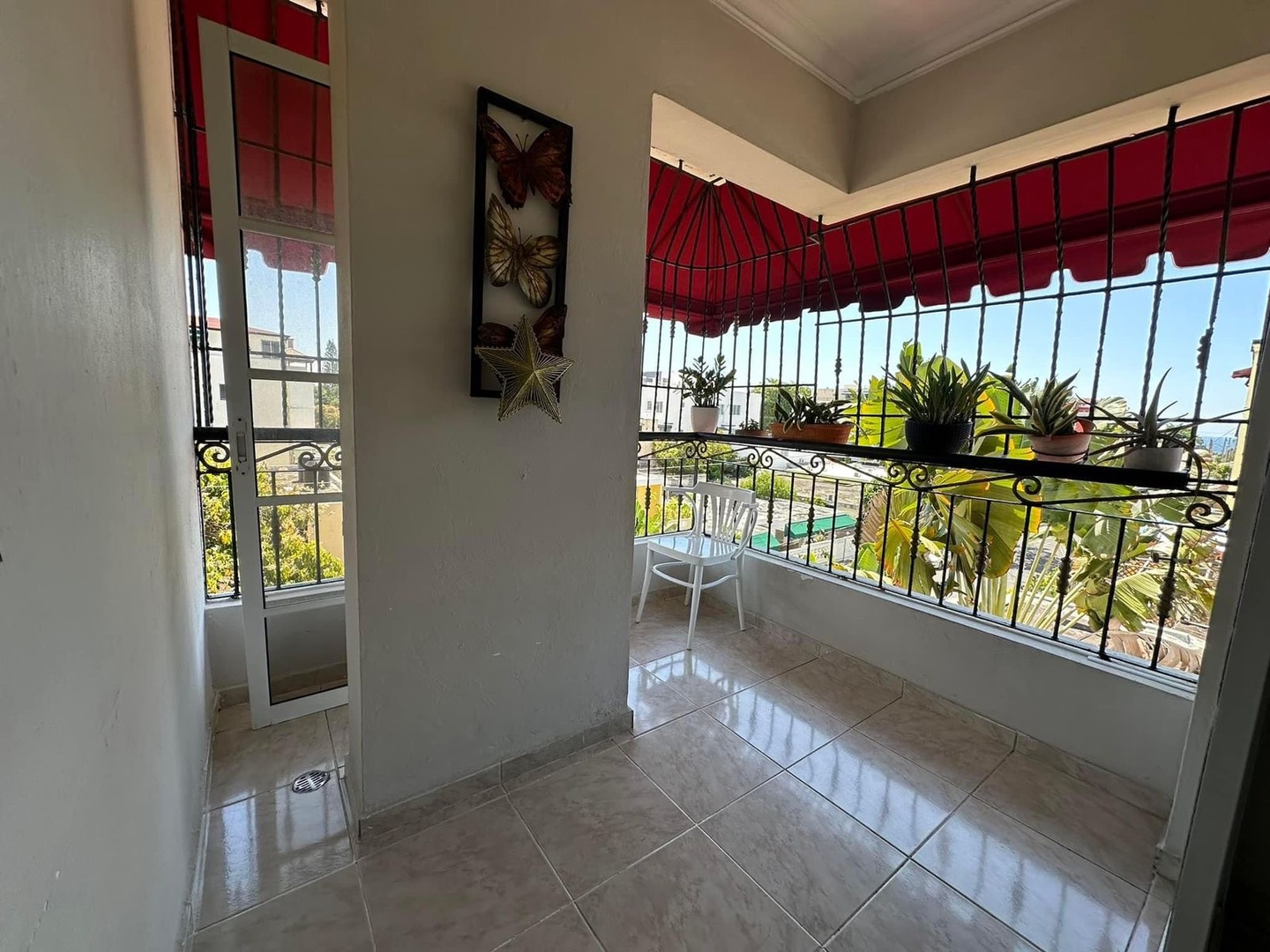 apartamentos - Vendo independencia klm 7 tropical piso 4 tres habitaciones 2.5 baños dos parque 5