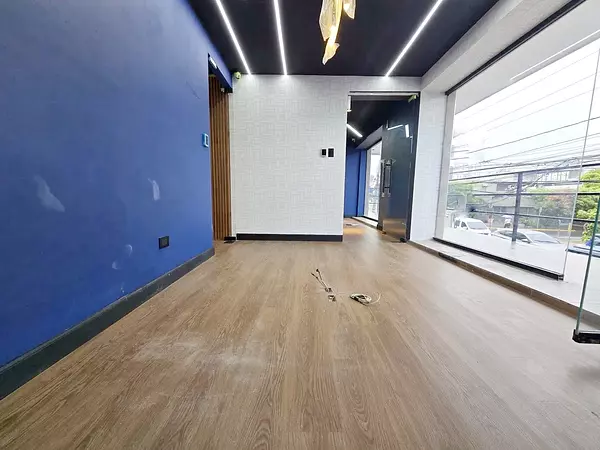 oficinas y locales comerciales - Alquiler local en Ens Naco 6