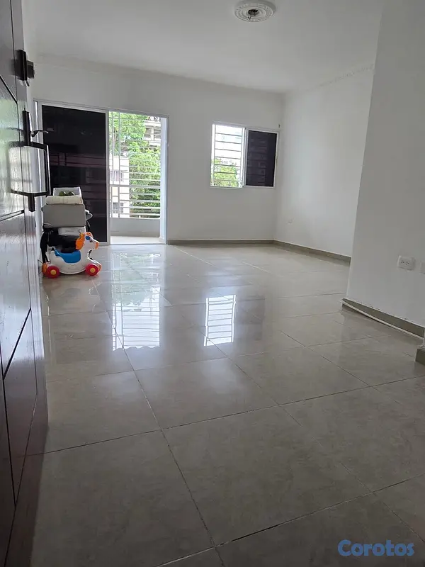 apartamentos - Oportunidad en Evaristo Morales de 3 habitaciones 2.5 baños  2 parqueo ascensor  4