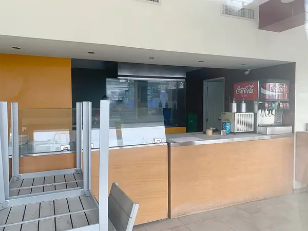 oficinas y locales comerciales - Local en Piantini  amplio 5