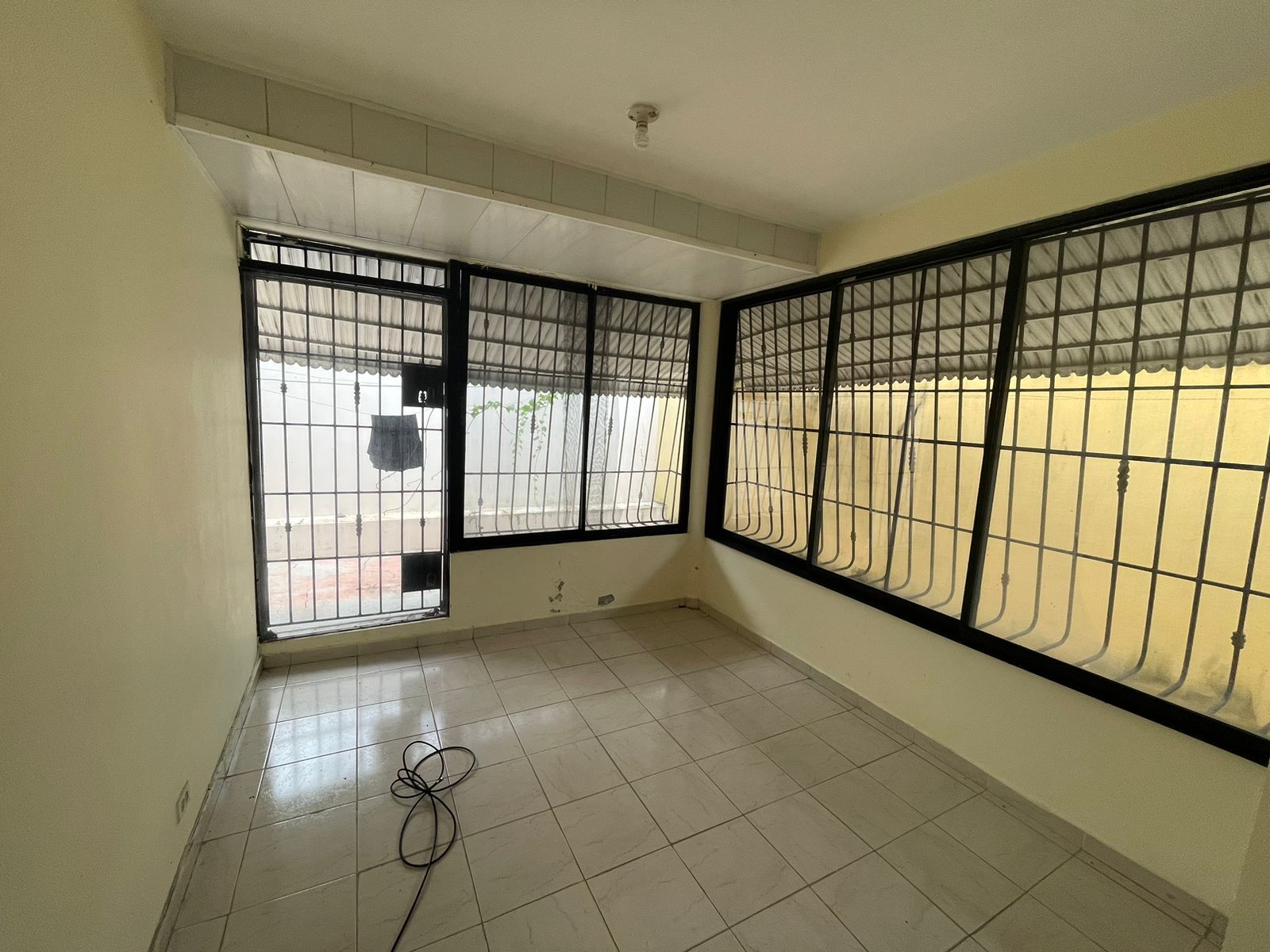 casas - casa de dos niveles en respaldo los tres ojos 4