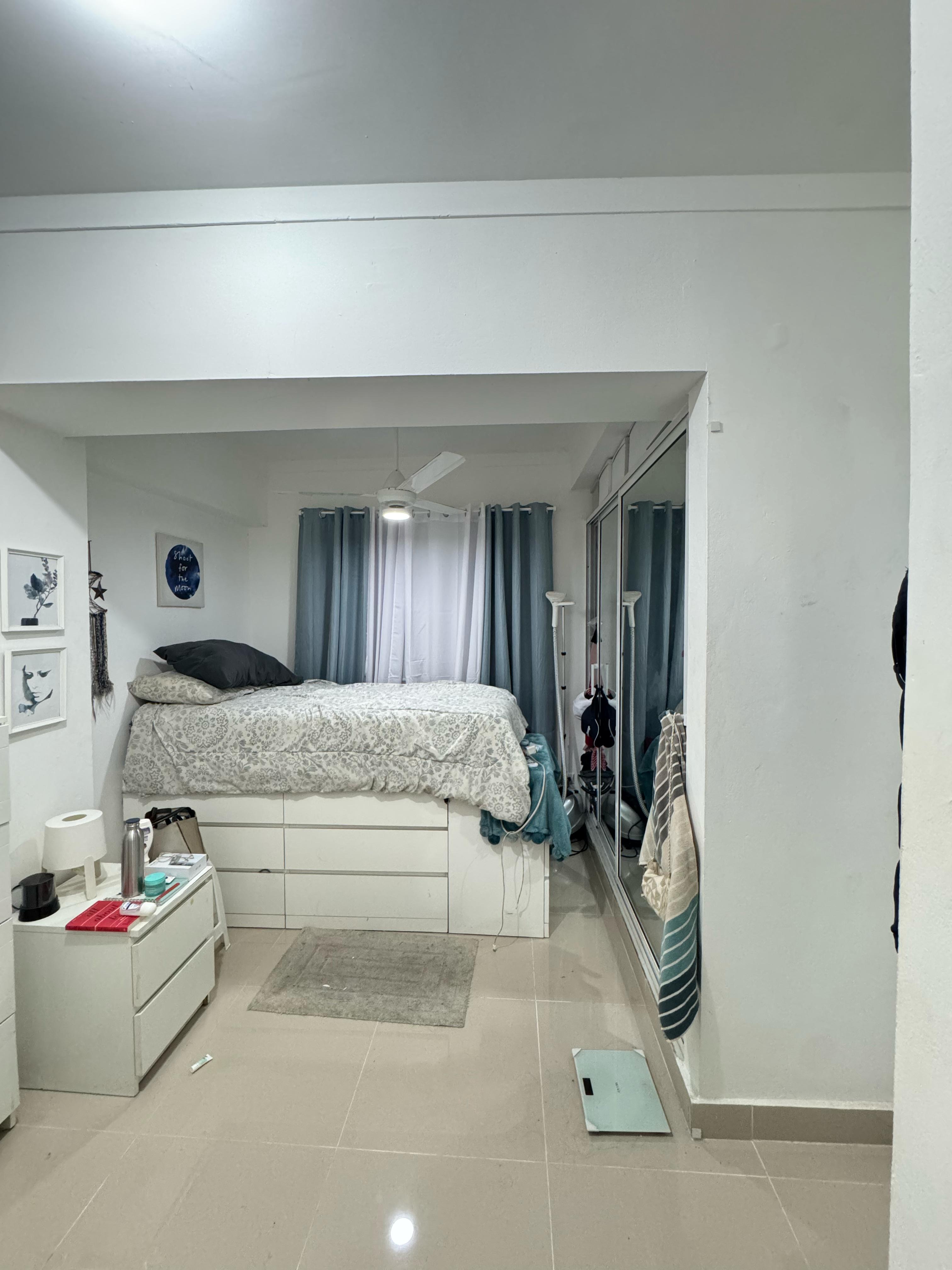 apartamentos - Vendo primer nivel la castellana una hab parqueo  4