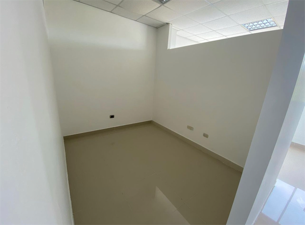 oficinas y locales comerciales - Local en los jardines 2