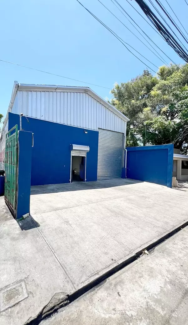 oficinas y locales comerciales - Alquiler nave céntrica en ensanche la Fe 10