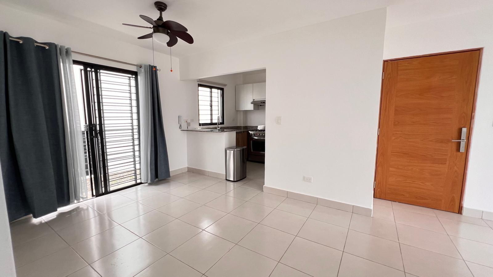 apartamentos - Apartamento en Venta - Primer Nivel con Patio en Santiago de Los Caballeros. 2